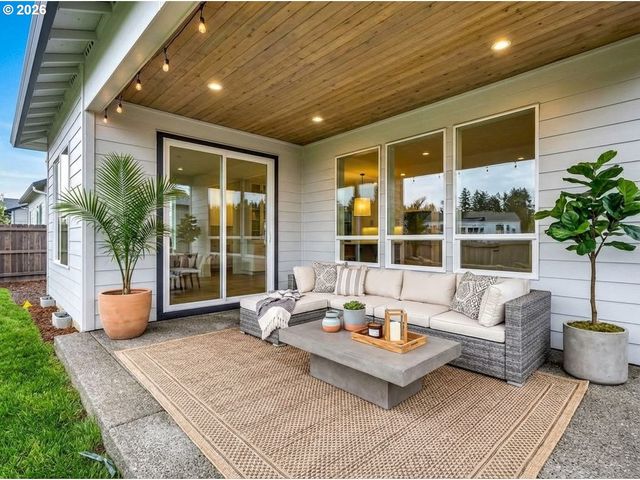 154 E AIREDALE Ave, La Center, WA 98629