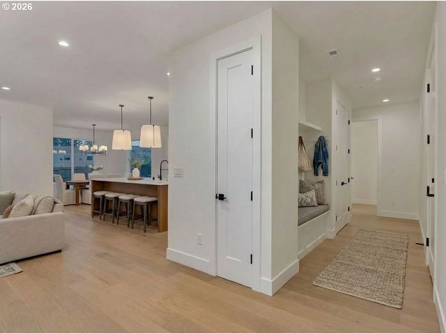 154 E AIREDALE Ave, La Center, WA 98629