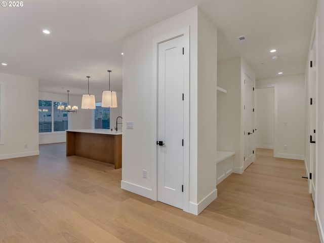 154 E AIREDALE Ave, La Center, WA 98629