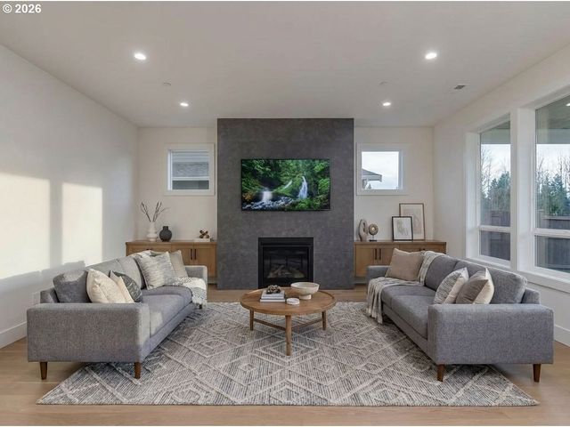 154 E AIREDALE Ave, La Center, WA 98629