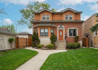 4910 W Catalpa Avenue, Chicago, IL 60630