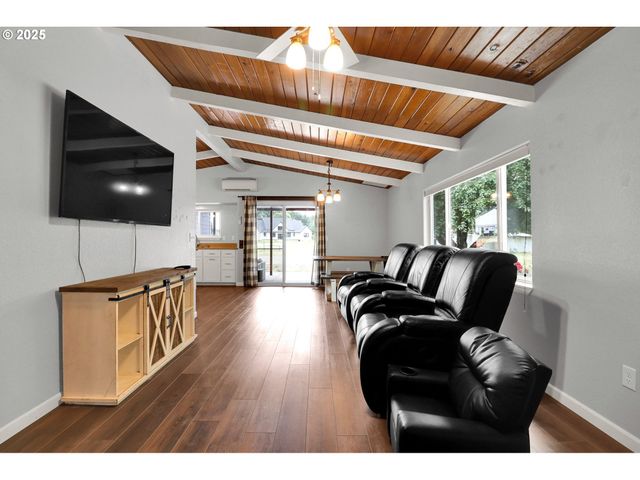 93215 LONG TOM Dr, Cheshire, OR 97419