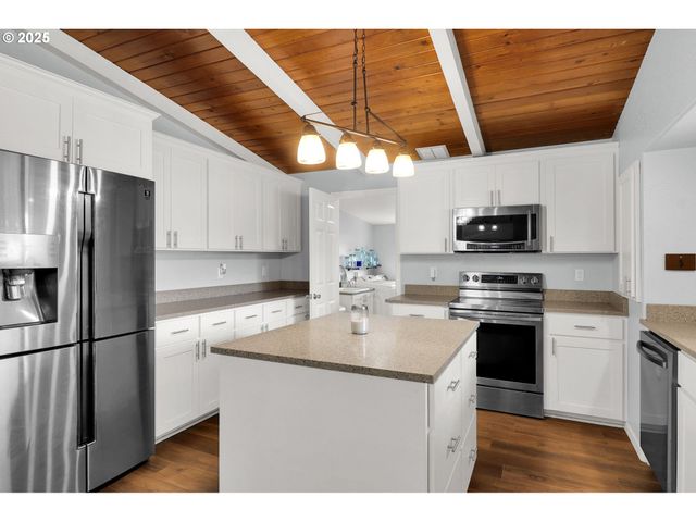 93215 LONG TOM Dr, Cheshire, OR 97419