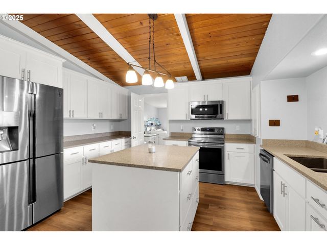 93215 LONG TOM Dr, Cheshire, OR 97419
