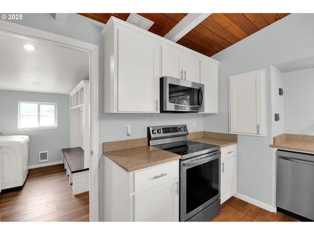 93215 LONG TOM Dr, Cheshire, OR 97419