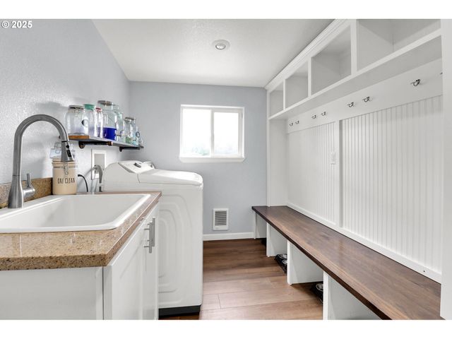 93215 LONG TOM Dr, Cheshire, OR 97419