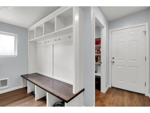 93215 LONG TOM Dr, Cheshire, OR 97419