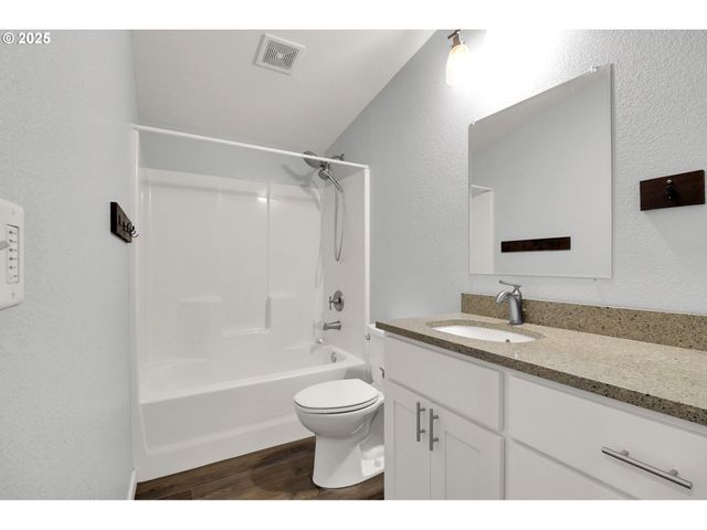 93215 LONG TOM Dr, Cheshire, OR 97419