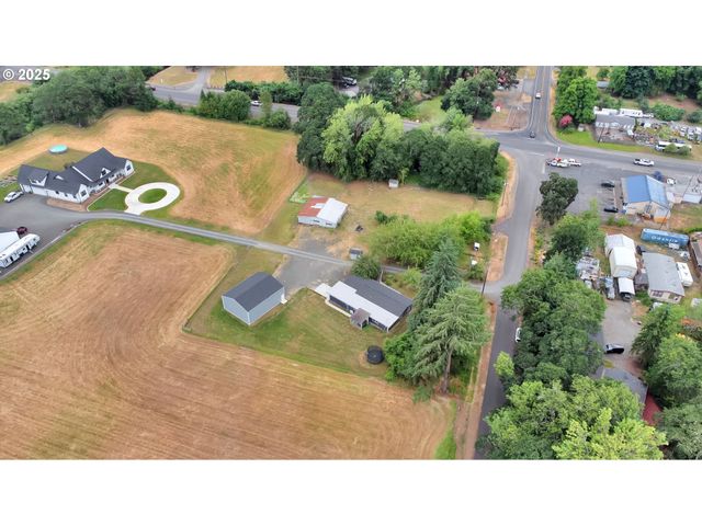 93215 LONG TOM Dr, Cheshire, OR 97419