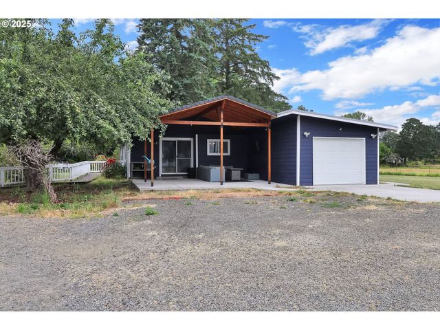 93215 LONG TOM Dr, Cheshire, OR 97419