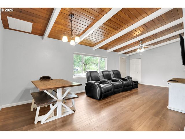 93215 LONG TOM Dr, Cheshire, OR 97419