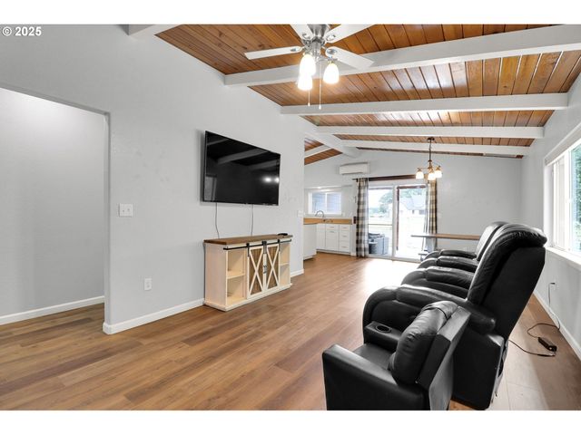 93215 LONG TOM Dr, Cheshire, OR 97419