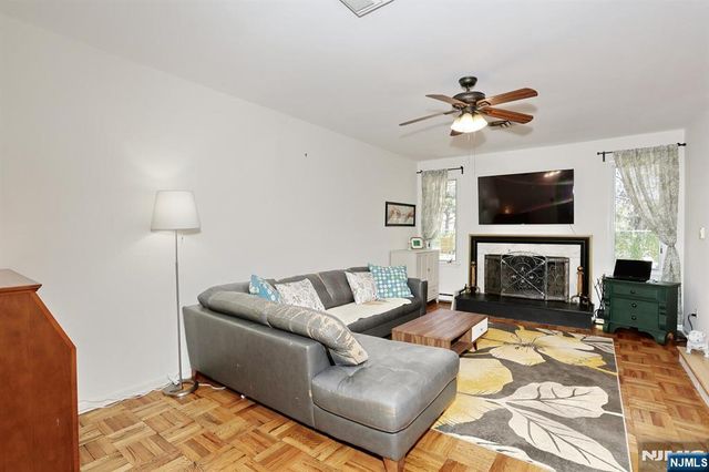 7 Tufts Court, Paramus, NJ 07652