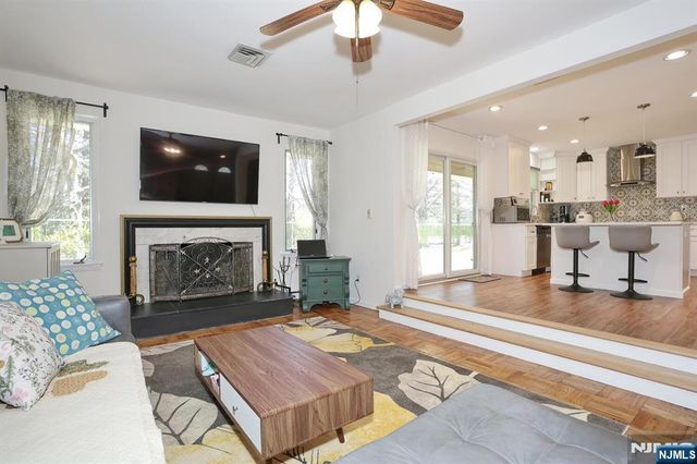 7 Tufts Court, Paramus, NJ 07652