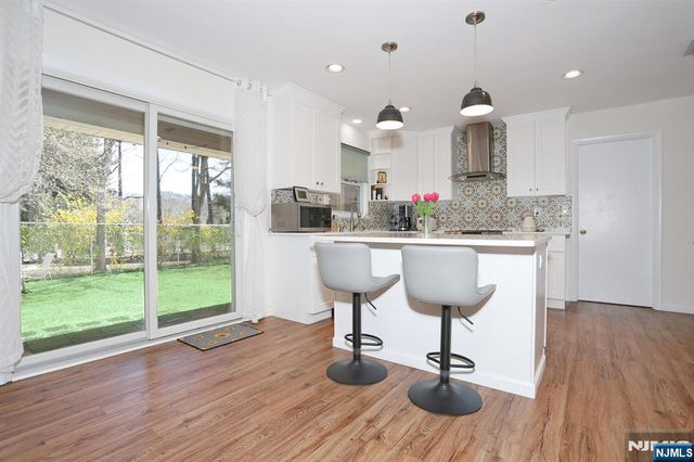 7 Tufts Court, Paramus, NJ 07652