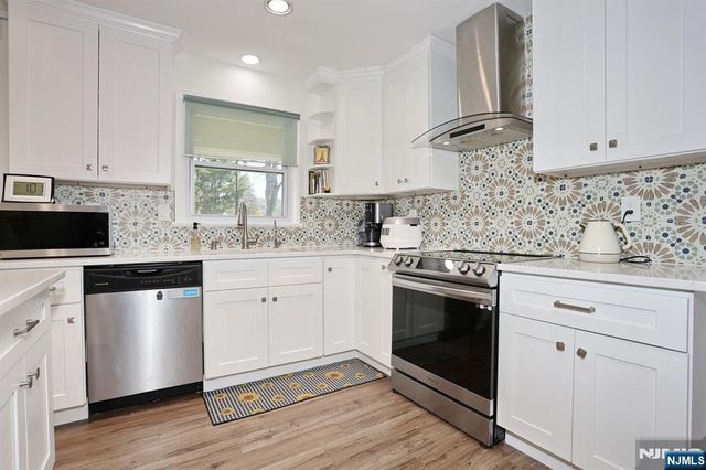 7 Tufts Court, Paramus, NJ 07652