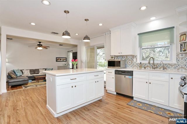 7 Tufts Court, Paramus, NJ 07652