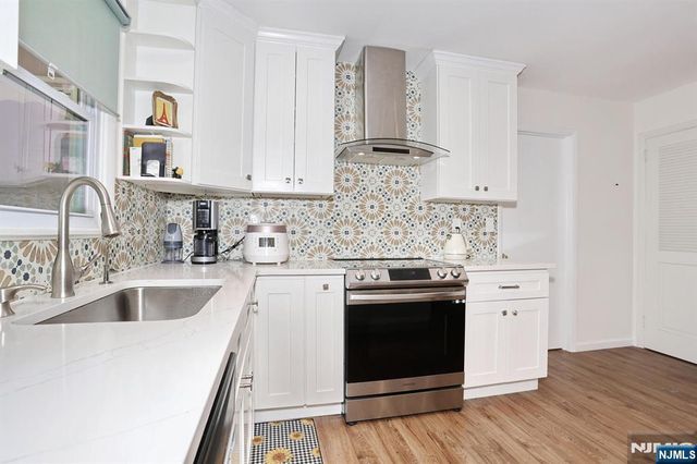 7 Tufts Court, Paramus, NJ 07652