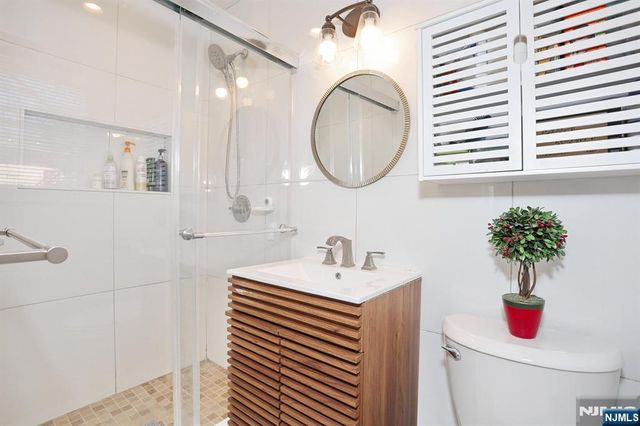 7 Tufts Court, Paramus, NJ 07652