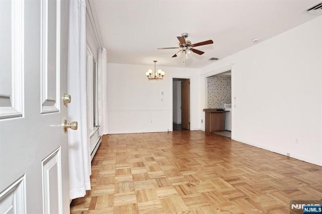 7 Tufts Court, Paramus, NJ 07652