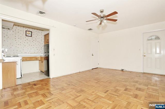 7 Tufts Court, Paramus, NJ 07652