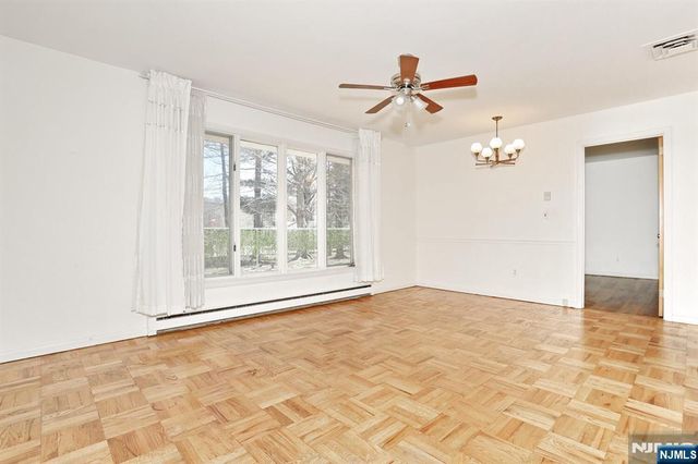 7 Tufts Court, Paramus, NJ 07652