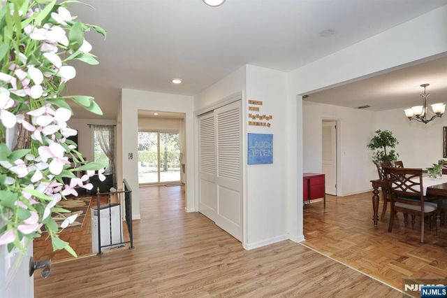 7 Tufts Court, Paramus, NJ 07652