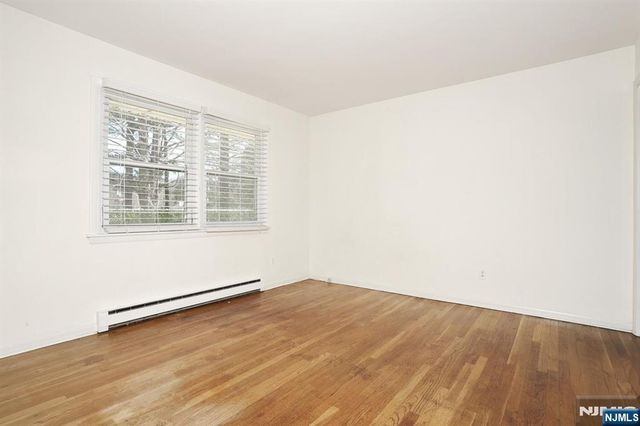 7 Tufts Court, Paramus, NJ 07652