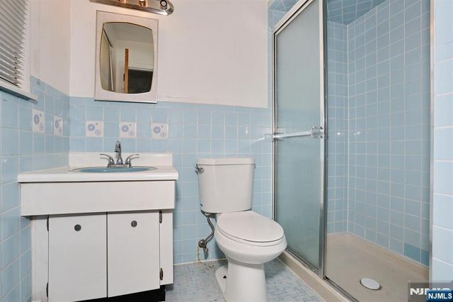 7 Tufts Court, Paramus, NJ 07652