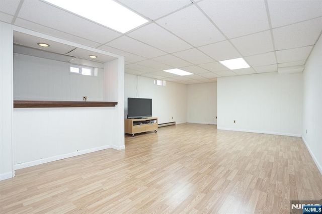 7 Tufts Court, Paramus, NJ 07652