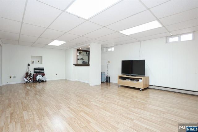 7 Tufts Court, Paramus, NJ 07652