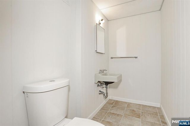 7 Tufts Court, Paramus, NJ 07652