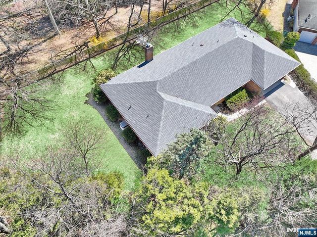 7 Tufts Court, Paramus, NJ 07652