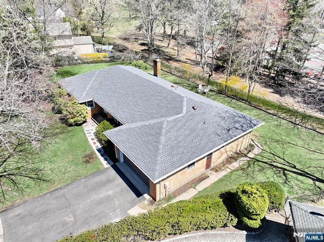 7 Tufts Court, Paramus, NJ 07652