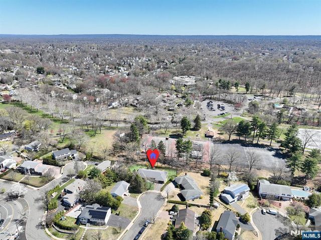 7 Tufts Court, Paramus, NJ 07652