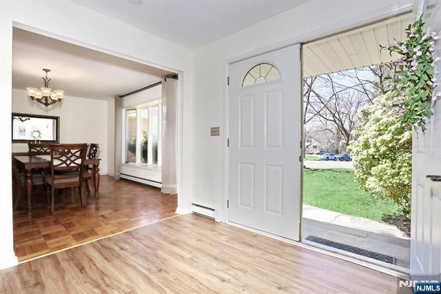 7 Tufts Court, Paramus, NJ 07652