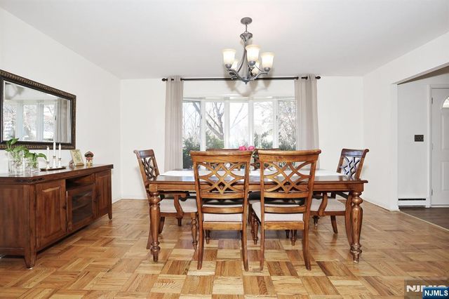 7 Tufts Court, Paramus, NJ 07652