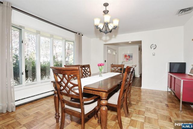 7 Tufts Court, Paramus, NJ 07652