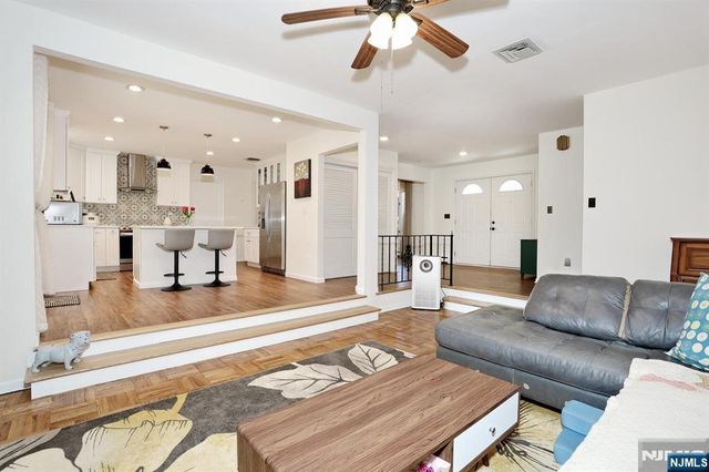 7 Tufts Court, Paramus, NJ 07652