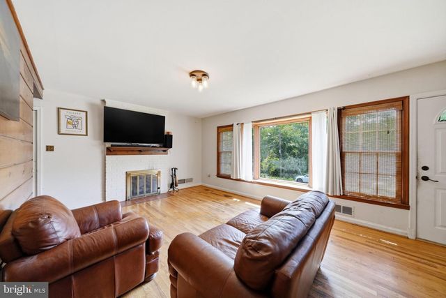 10500 DEAKINS HALL DR, Hyattsville, MD 20783