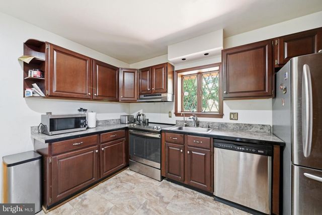 10500 DEAKINS HALL DR, Hyattsville, MD 20783