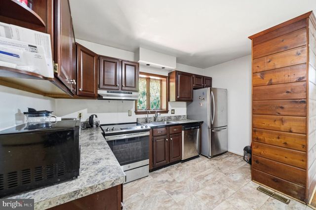 10500 DEAKINS HALL DR, Hyattsville, MD 20783