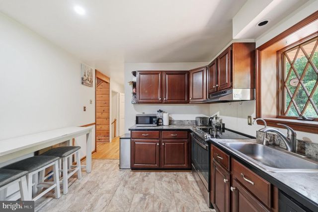 10500 DEAKINS HALL DR, Hyattsville, MD 20783