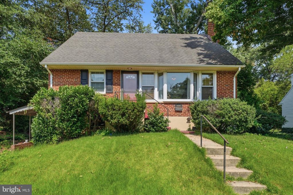 10500 DEAKINS HALL DR, Hyattsville, MD 20783