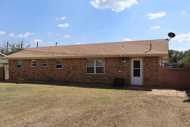 604 Oak, Dimmitt, TX 79027