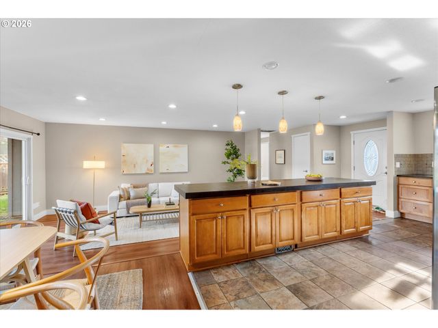 14815 Sw BONNIE BRAE St, Beaverton, OR 97007