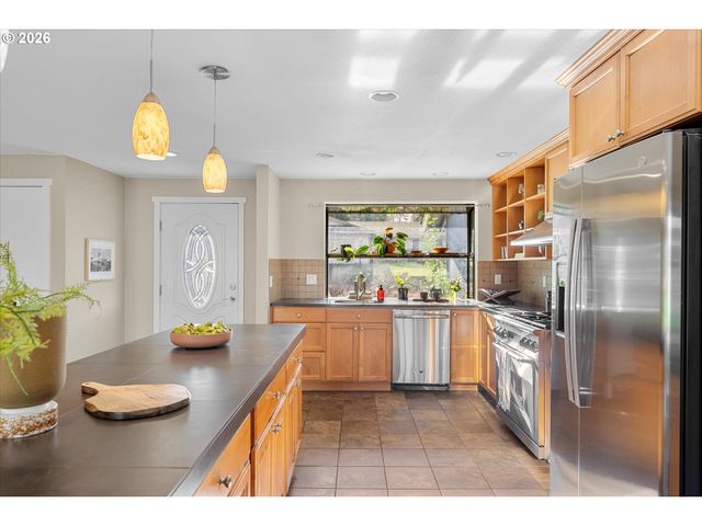 14815 Sw BONNIE BRAE St, Beaverton, OR 97007