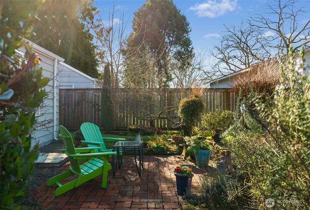 10739 Fremont Avenue N, Seattle, WA 98133