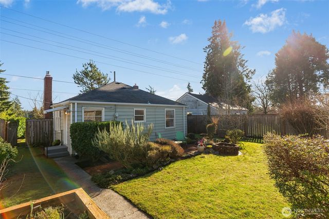 10739 Fremont Avenue N, Seattle, WA 98133