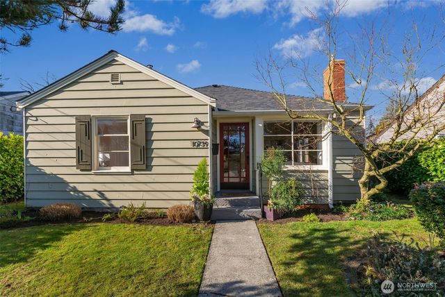 10739 Fremont Avenue N, Seattle, WA 98133